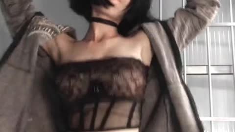 The 7st video of sexy girl dancing and showing titty +18 tiktok kwai