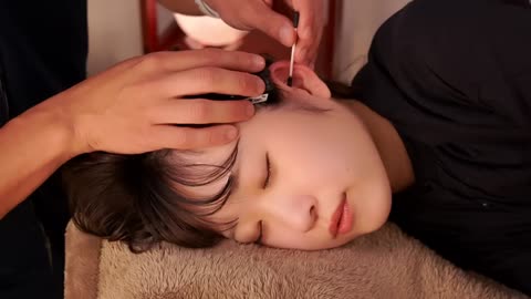 ASMR Massage des oreilles et nettoyage des oreilles pour que tout le monde s'endorme