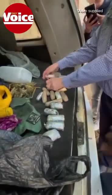 Court in the act: Two cops’ arrest for ‘smokkeling drugs’ into hof caught on video