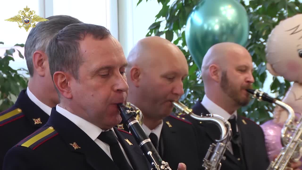 New Mums Tear Up As Band Plays Tribute Outside Baby Ward