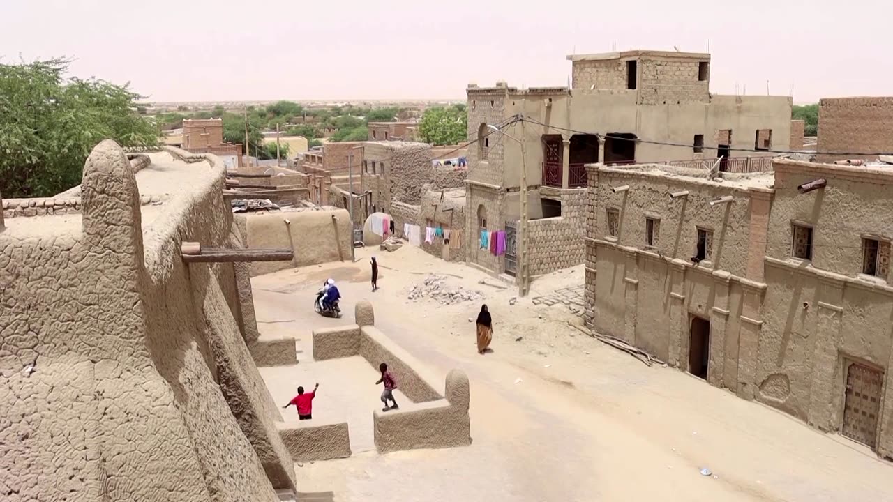 Timbuktu siege: Mali 'at risk of civil war'