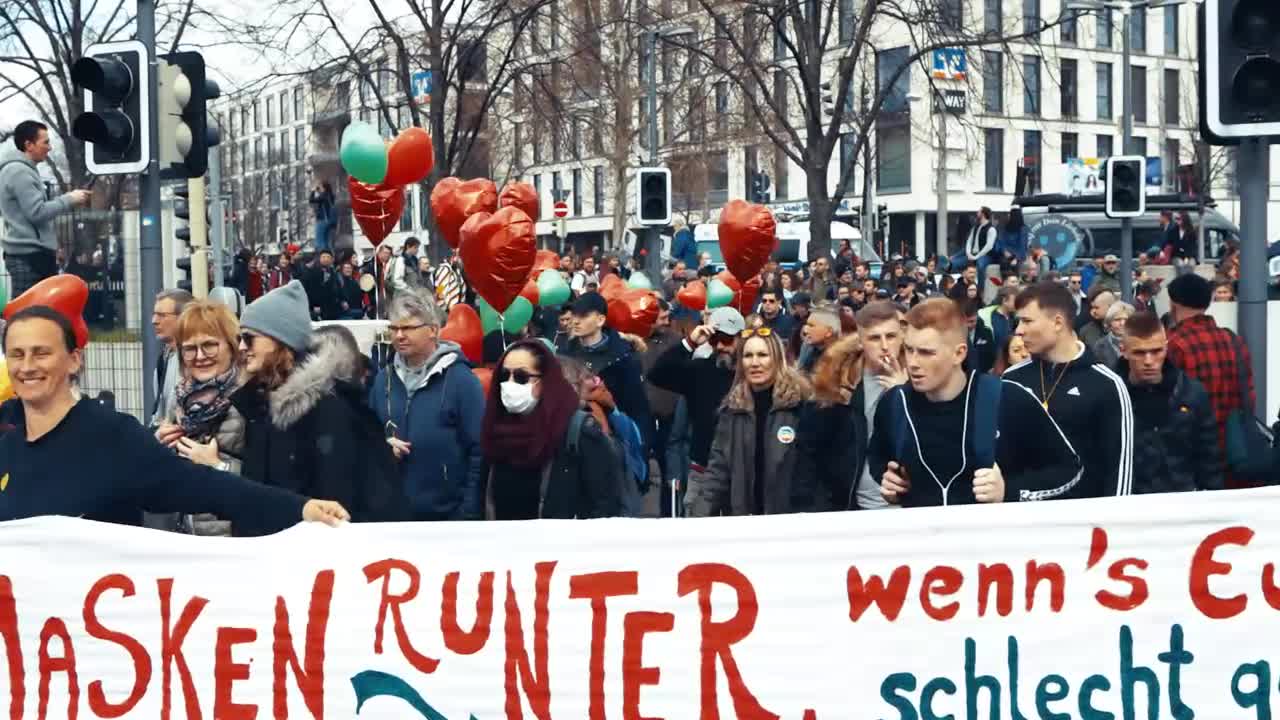 Demo Stuttgart ... aus der Perspektive einer "ENTFESSELTEN KAMERA"