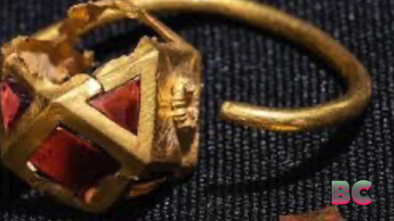 Archaeologists Find Burials Filled With Gold Jewelry in Crimea