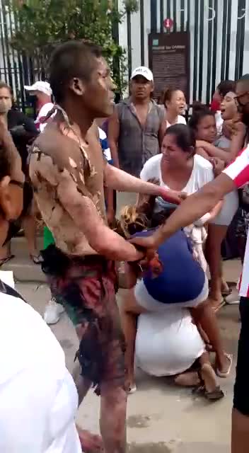 Camion cisterna estala en pueblo viejo