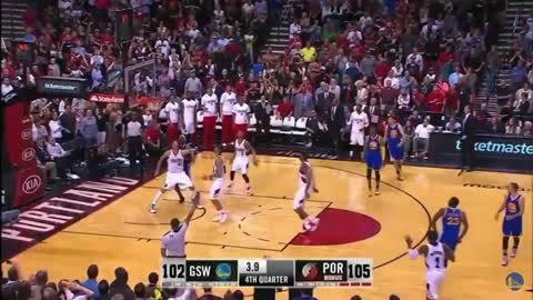 Since when did Draymond Green have a STEP BACK MOVE?😭
