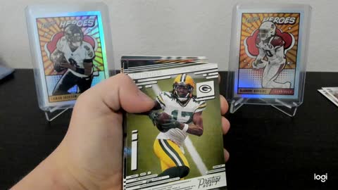 Score vs Prestige football card pack battle!
