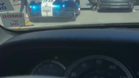 Guy gets robbed while car is getting pulled up on a tow truck. 👀