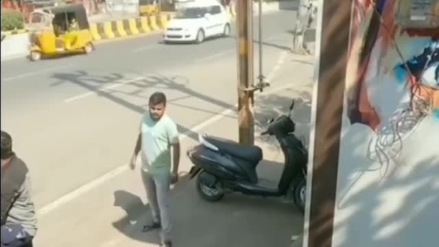 Chor ki madd karne ki saja