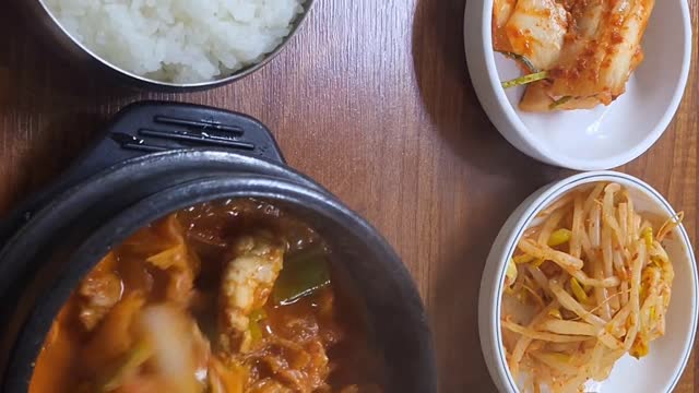 Korean Pork kim-chi stew 김치찌개