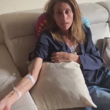 Vaccinata attaccata ad una flebo da un anno!