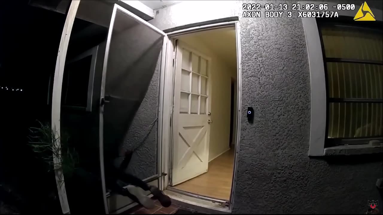 Hilarious Police Encounter: Drunk Woman's Door Opening Fiasco