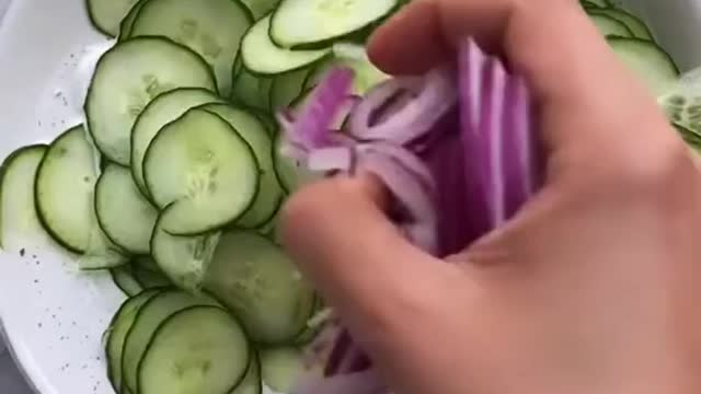 Keto Gurkensalat (German cucumber salad) 😋