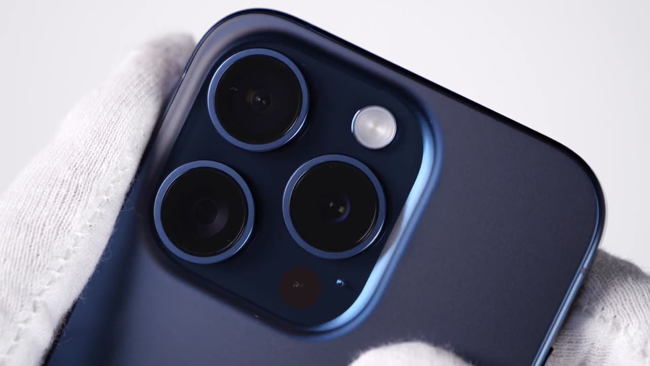 Apple iPhone 15 Pro Unboxing - Not what I expected! + Gaming Test