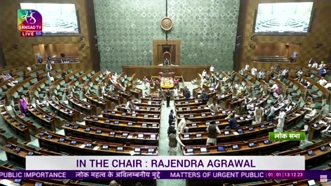 Man jumps on desks in Indian parliamentary session