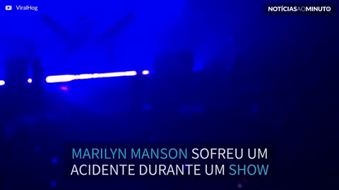 Marilyn Manson é esmagado cenário do palco durante show em NY