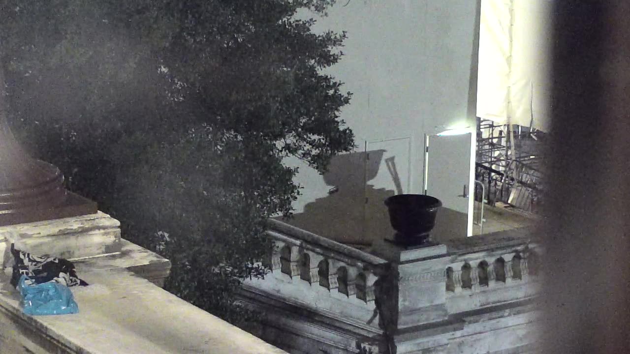 Camera0925USCG00UpperTerraceWest_2021-01-06_Starting_at_23h54min28s280ms.mp4