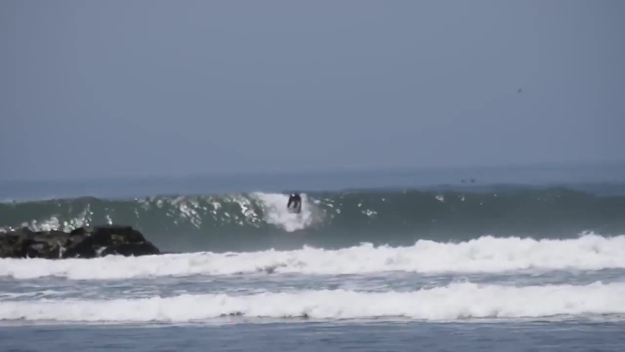 Surfing Bermejo Peru