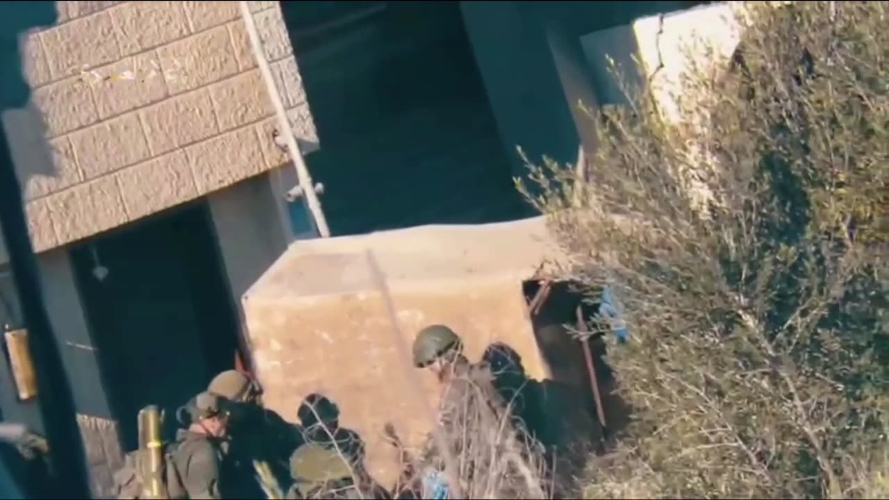 New video of Hamas fighting and hunting Israeli equipment in Khan Yunis