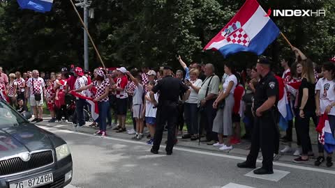 Navijači u zagrebačkoj zračnoj luci dočekuju Vatrene