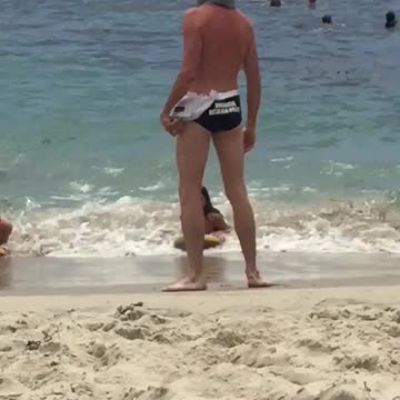 Guy vr beach speedo sand water