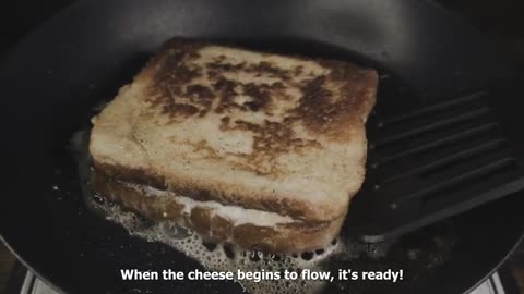 Quick & Cheesy Egg-Dipped Toast Delight!