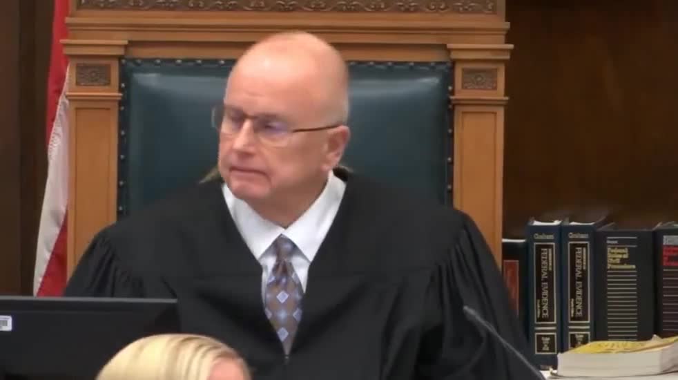 Judge to prosecution in Rittenhouse trial: Where is the best picture? I wanna see the best picture!