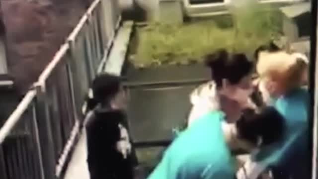 I WOULD LOVE TO CATCH SOMEONE DOING THIS