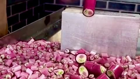 🍭 How many pieces of CANDY are being cut 🍬