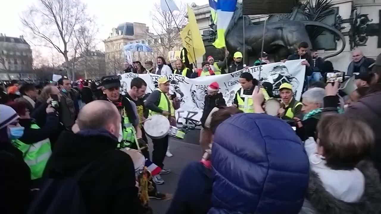 Manif anti-pass💉du 18 déc.21 - Pl de la République