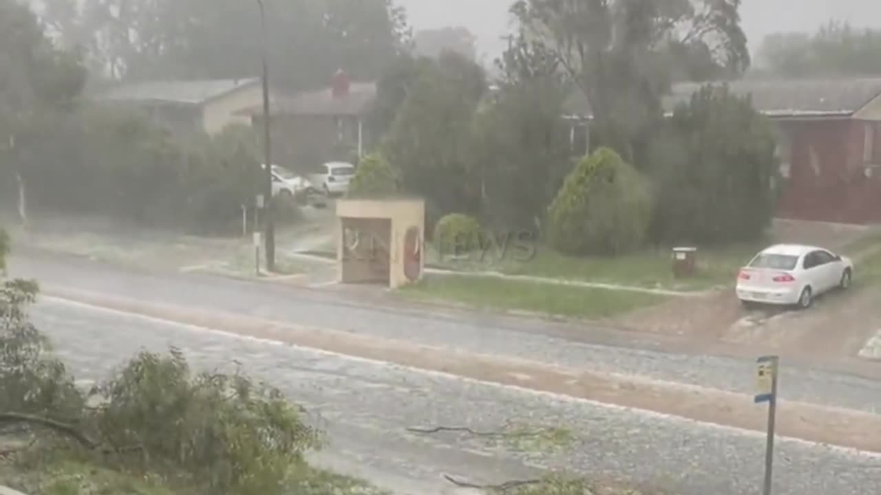 Madness is happening in Australia! A terrible hailstorm hit near Canberra, Braidwood!