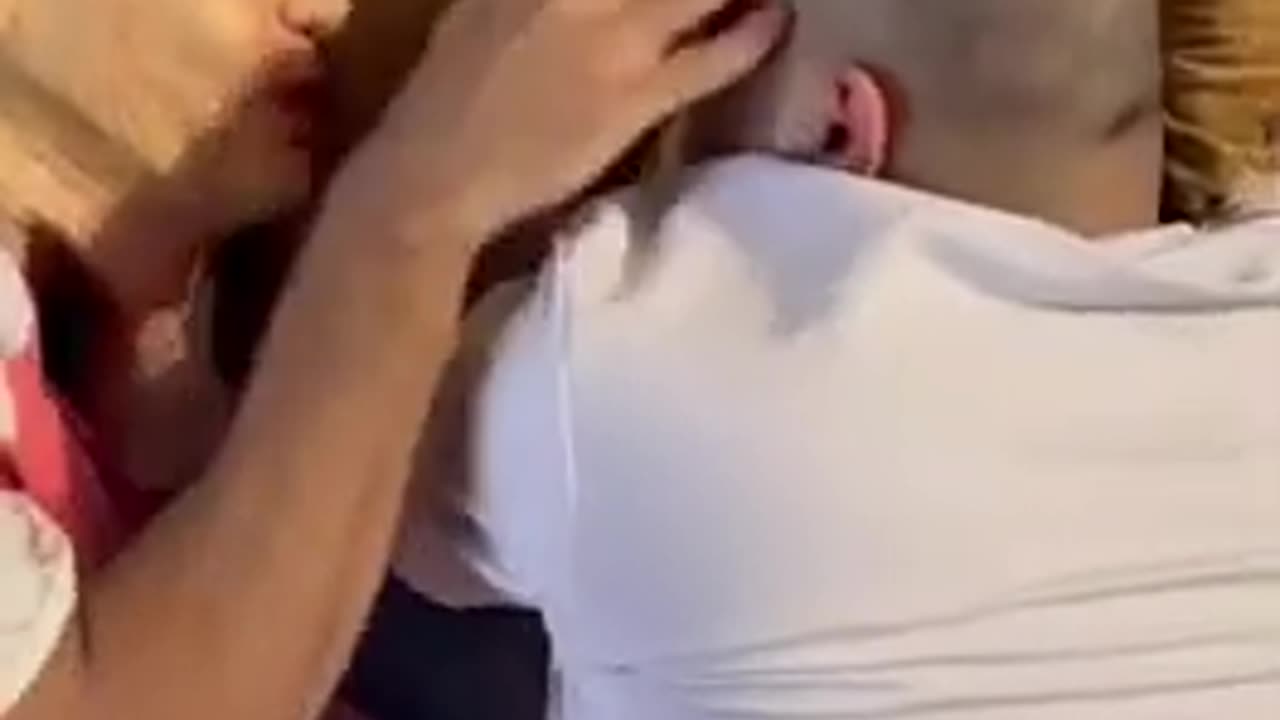 PRANK IN HOTEL HAHAH SUBSCRIBE