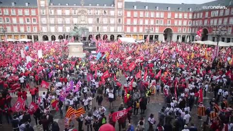 Spain: Thousands of union members march in Madrid for higher wages and better rights