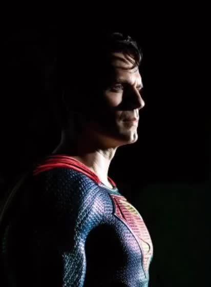 Henry Cavill says he's back as Super man 2