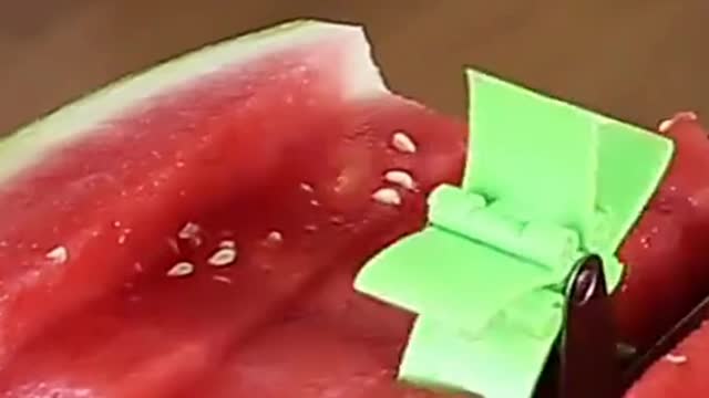 How do I serve watermelon to guests in an easy way.