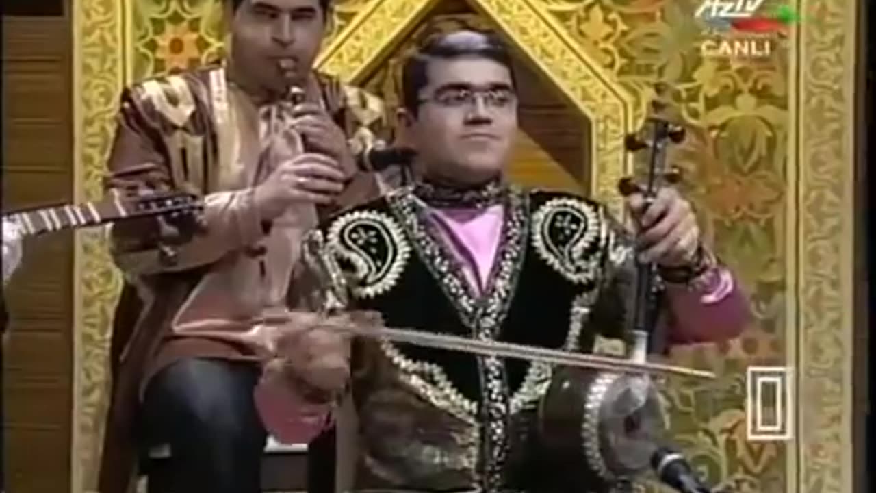 Kəsmə Şikəstə by Səbinə Ərəbli