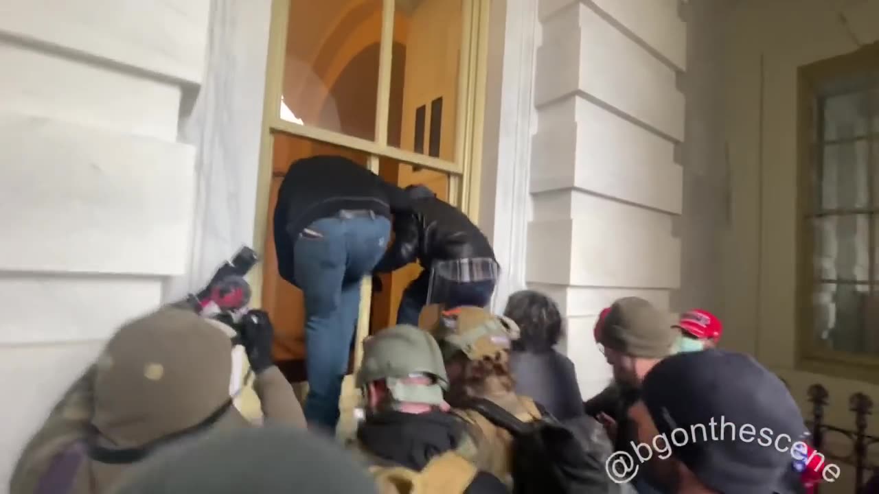 THE UNEDITED video of Dominic Pezzola FOLLOWING the Real Window Breaker into Capitol