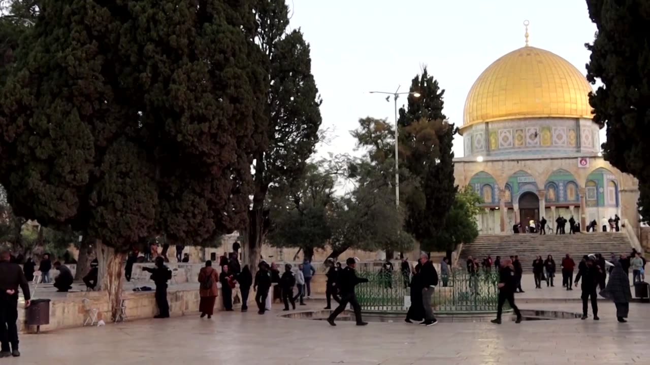 Israel raids Al-Aqsa mosque sparking Palestinian fury