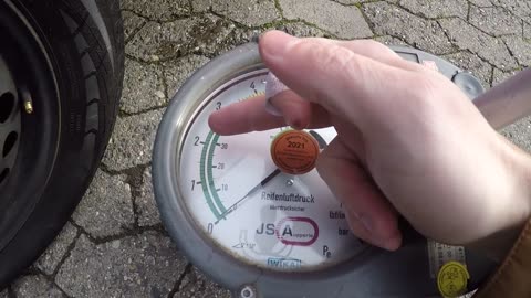 VW Touran 1T Reifendruck prüfen / Check tire pressure