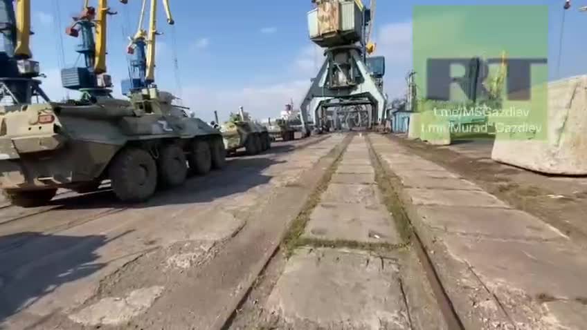 Unloading of the large landing ship "Orsk" in the port of Berdyansk