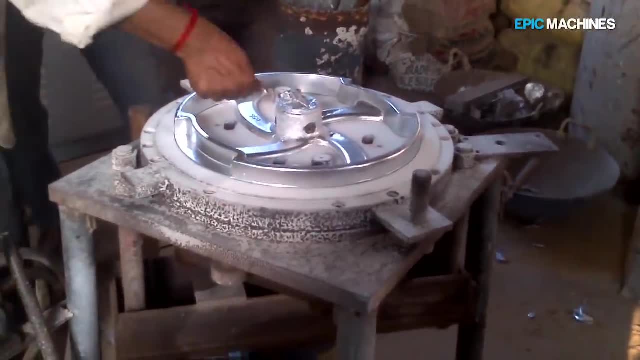 Extreme Amazing craft gold casting Skill, Casting Bullion At Work gold