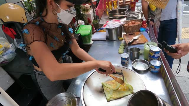 The Most Popular Rotti Lady in Bangkok UNMASKED! - Thai Street Food