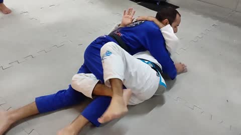 Defesa de meia guarda quando você já perdeu a esgrimada - Fundamentos do Jiu-Jitsu