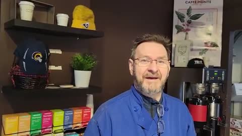 Ottawa Restaurant Owner Finally Making Money (Lost $ of lock downs/mandates) Thks To The TRUCKERS