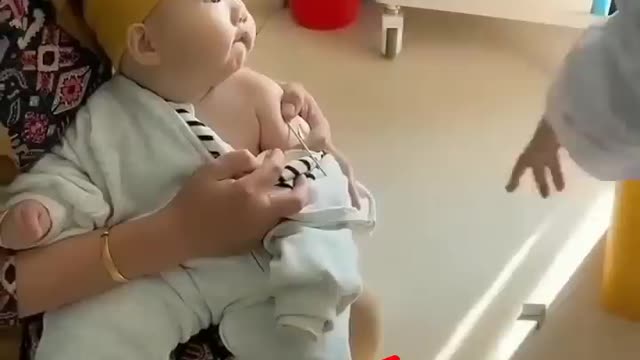 Awww how cute this baby......😍