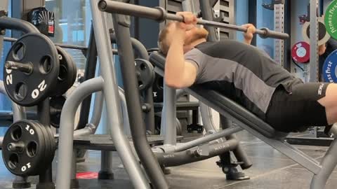 Incline bench press