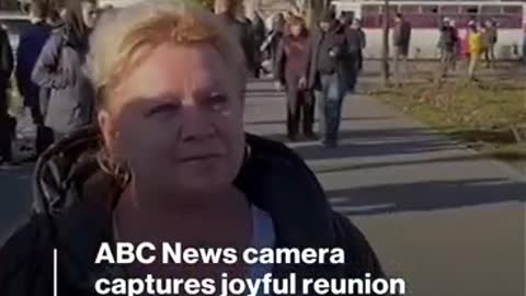 James Longman encounters special moment while interviewing activist in Kherson l ABC News