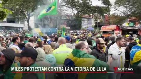 Persisten las protestas por derrota de Bolsonaro en Brasil | Noticias Telemundo