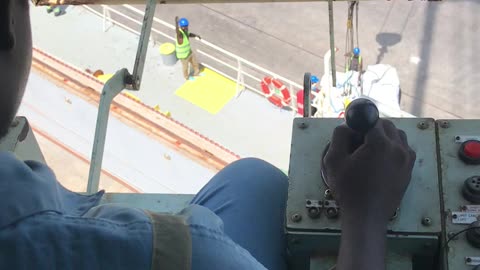 How to operate ship deck crane