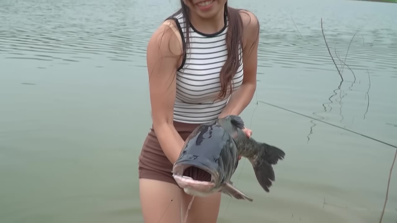 Girls butifull fishing video