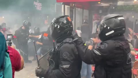 ZNeveri - Paris looks like a war zone